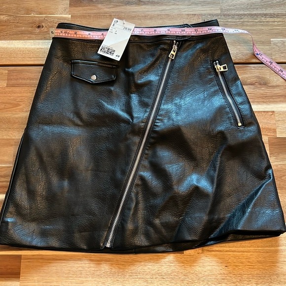 H&M Dresses & Skirts - H&M‎ Faux Leather Moto Skirt Black Asymmetrical Zip Front Size 2